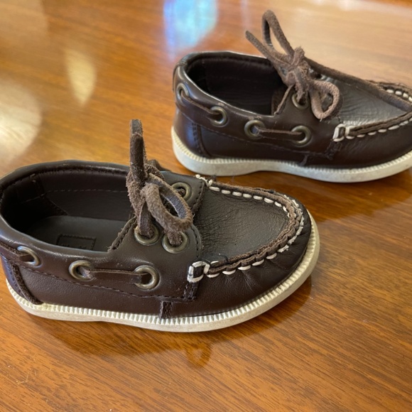 Size 5 Janie and Jack Leather Boat Shoes - Picture 3 of 4